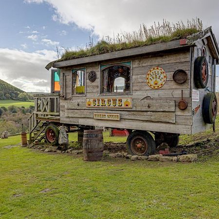 2 X Double Bed Glamping Wagon In Dalby Forest สการ์โบโรห์ ภายนอก รูปภาพ