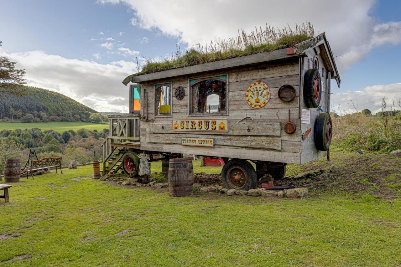 2 X Double Bed Glamping Wagon In Dalby Forest สการ์โบโรห์ ภายนอก รูปภาพ